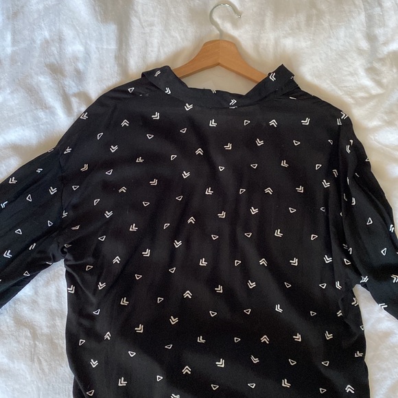 Belled sleeve Lush top size L with the tags on - Picture 4 of 5